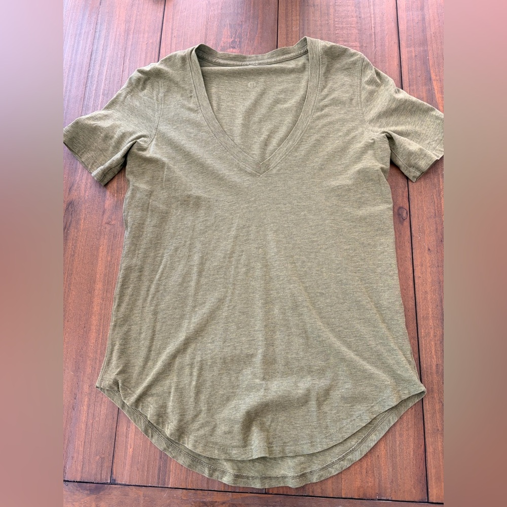 Lululemon Women’s V-Neck Short Sleeve Tee in Olive